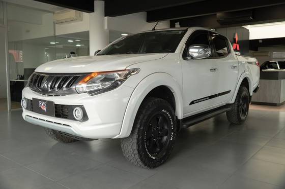 MITSUBISHI L200 TRITON 2.4 16V TURBO DIESEL SPORT HPE CD 4P 4X4 AUTOMÁTICO
